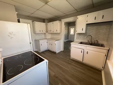 Kitchen - 4315 4th Ave, Moline, IL 61265 photo 2 of 2