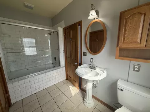 Bath - 4315 4th Ave, Moline, IL 61265 photo 1 of 2