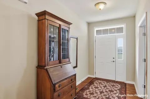 Entry Way - 1004 Monroe Ave, Mchenry, IL 60050 photo 3 of 5