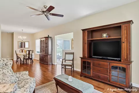 Living - 1004 Monroe Ave, Mchenry, IL 60050 photo 3 of 4