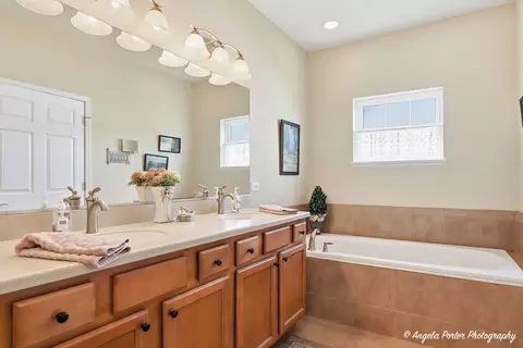 Bath - 1004 Monroe Ave, Mchenry, IL 60050 photo 2 of 3