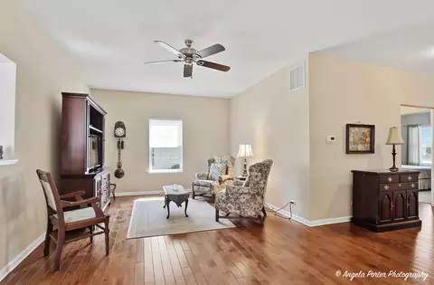 Living - 1004 Monroe Ave, Mchenry, IL 60050 photo 1 of 4