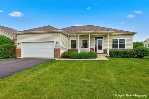 1004 Monroe Ave, Mchenry, IL 60050