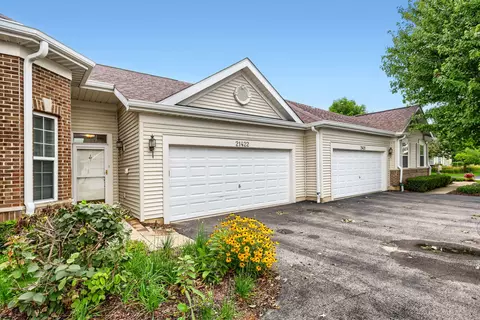 21422 Mays Lake Dr, Crest Hill, IL 60403