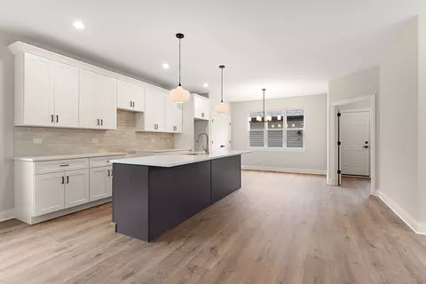 Kitchen - 7630 W 66th St, Summit, IL 60501 photo 2 of 4