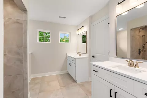 Bath - 7630 W 66th St, Summit, IL 60501 photo 2 of 5