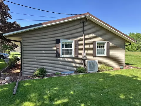 Exterior - 802 Glenwood Dr, Morrison, IL 61270 photo 4 of 4