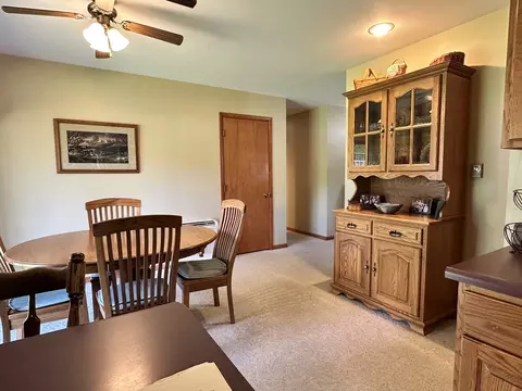 Dining - 802 Glenwood Dr, Morrison, IL 61270 photo 2 of 3