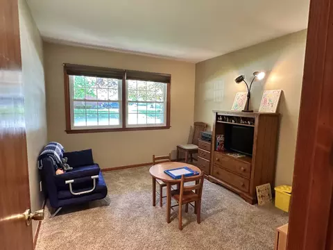 Bedroom - 802 Glenwood Dr, Morrison, IL 61270 photo 1 of 5