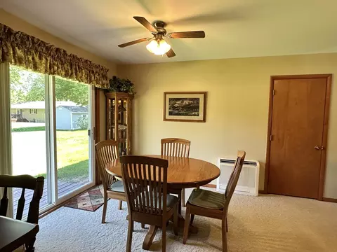 Dining - 802 Glenwood Dr, Morrison, IL 61270 photo 1 of 3