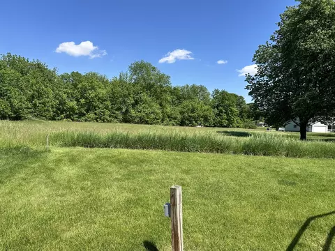Exterior - 802 Glenwood Dr, Morrison, IL 61270 photo 2 of 4