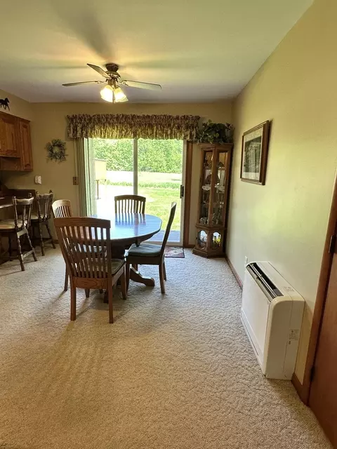 Dining - 802 Glenwood Dr, Morrison, IL 61270 photo 3 of 3