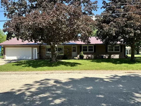 802 Glenwood Dr, Morrison, IL 61270