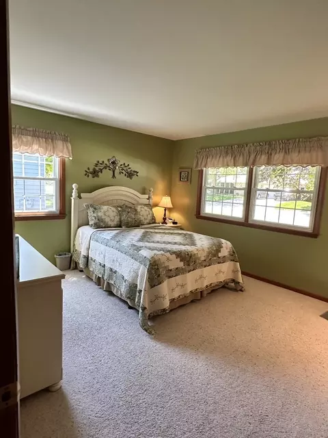Bedroom - 802 Glenwood Dr, Morrison, IL 61270 photo 5 of 5