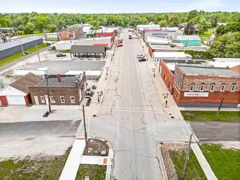 124 E Main St, Colfax, IL 61728 photo 3