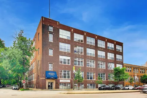 1733 W Irving Park Rd #409, Chicago, IL 60613