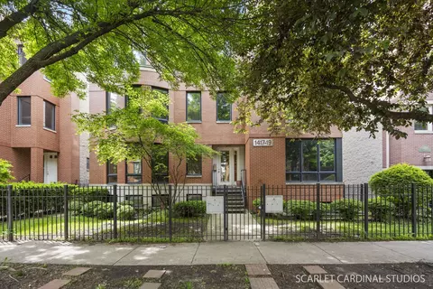 1419 W Fillmore St #3W, Chicago, IL 60607