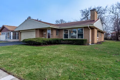 3835 W Jarlath St, Lincolnwood, IL 60712