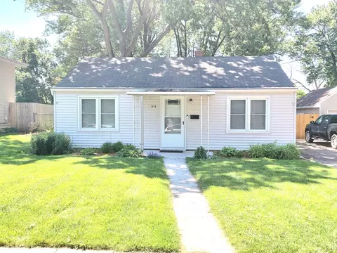 415 S Van Buren St, Batavia, IL 60510