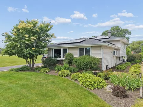 510 N Warwick Ave, Westmont, IL 60559