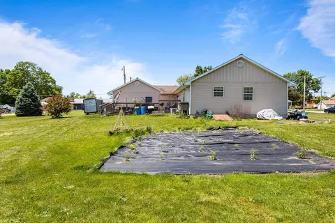 Exterior - 309 S High St, Fairmount, IL 61841 photo 4 of 7