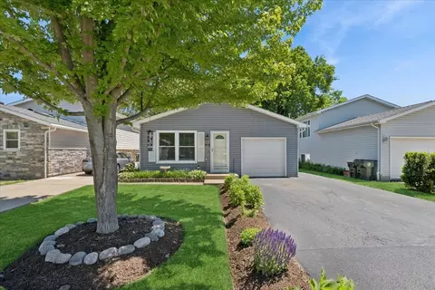 313 Maple Ln, Round Lake, IL 60073