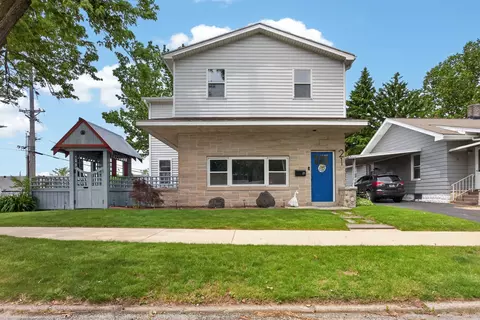 21 Berenz Pl, Bloomington, IL 61701