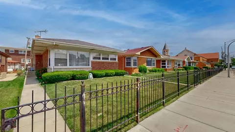 2816 W Bryn Mawr Ave, Chicago, IL 60659