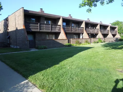 Exterior - 108 Kenneth Cir, Elgin, IL 60120 photo 2 of 6
