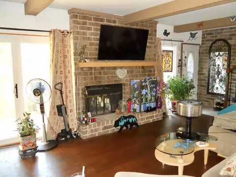 Living - 108 Kenneth Cir, Elgin, IL 60120 photo 3 of 3
