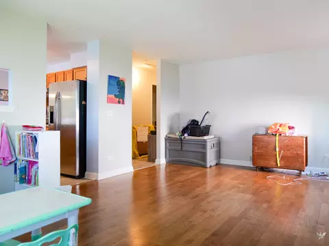 Living - 309 Wabena Ct, Minooka, IL 60447 photo 2 of 4