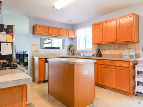 Kitchen - 309 Wabena Ct, Minooka, IL 60447 photo 3 of 3