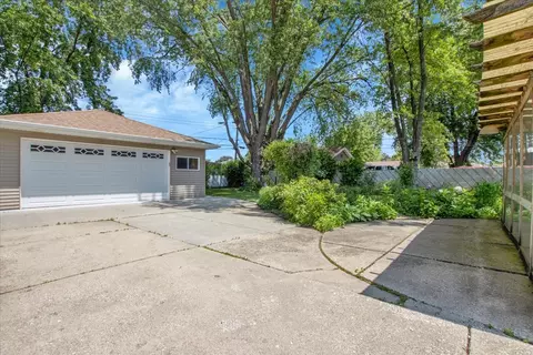 Exterior - 7924 74th Pl, Bridgeview, IL 60455 photo 2 of 5