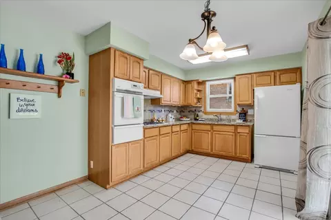 Kitchen - 7924 74th Pl, Bridgeview, IL 60455 photo 1 of 3