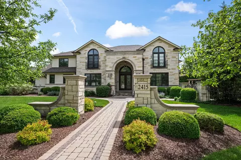 2415 N Pine Ave, Arlington Heights, IL 60004