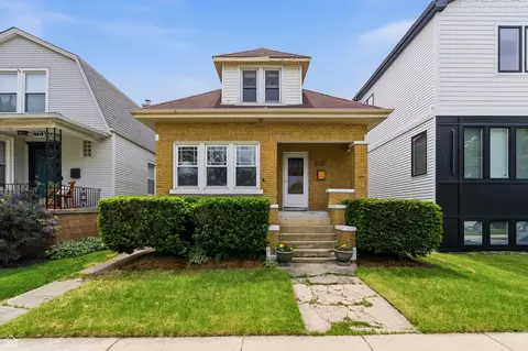 5216 N Liano Ave, Chicago, IL 60630