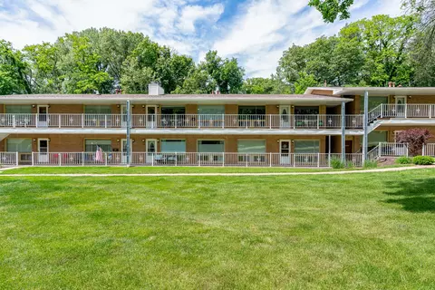 1104 Kimberly Rd #908, Bettendorf, IA 52722