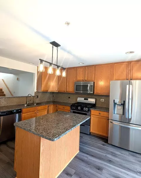 Kitchen - 723 River Walk Dr #163, Wheeling, IL 60090 photo 3 of 4