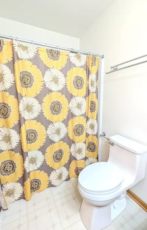 Bath - 723 River Walk Dr #163, Wheeling, IL 60090 photo 2 of 6