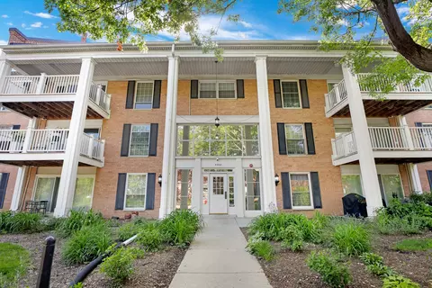 5500 Carriageway Dr #309, Rolling Meadows, IL 60008