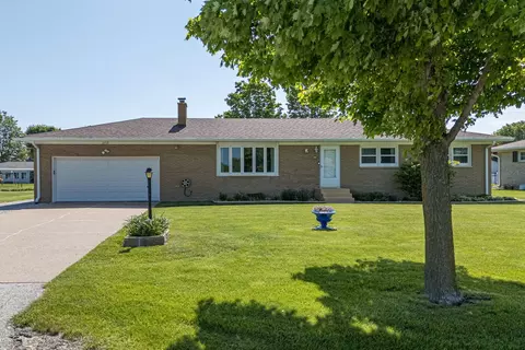 11719 1st St, Milan, IL 61264