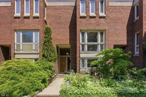 2733 S Michigan Ave #A, Chicago, IL 60616