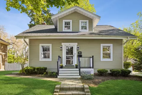 223 W Wilson St, Palatine, IL 60067