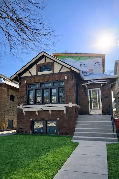 2925 W Eastwood Ave, Chicago, IL 60625