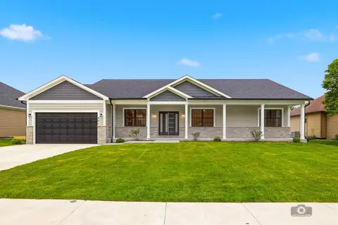 684 Schomer Rd, Aurora, IL 60505