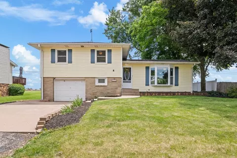 604 3rd St, Sherrard, IL 61281