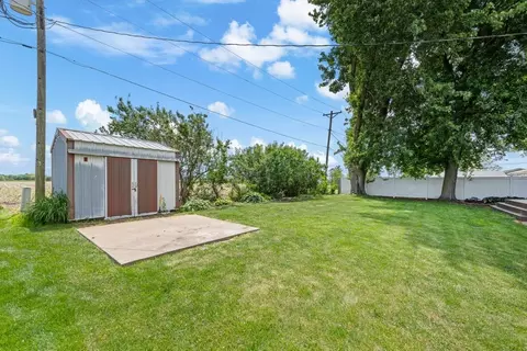 Exterior - 604 3rd St, Sherrard, IL 61281 photo 4 of 9
