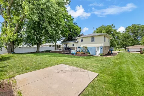 Exterior - 604 3rd St, Sherrard, IL 61281 photo 3 of 9