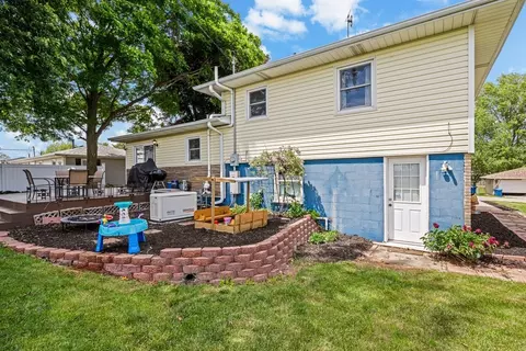 Exterior - 604 3rd St, Sherrard, IL 61281 photo 7 of 9