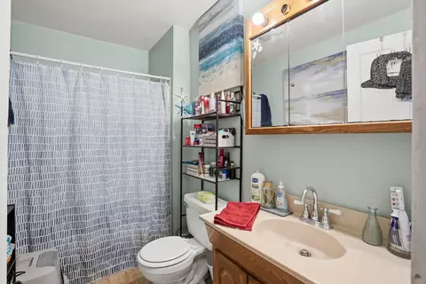 Bath - 1324 7th Ave, Moline, IL 61265 photo 1 of 1